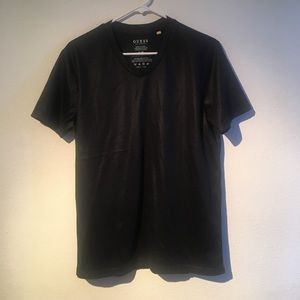 GUESS BLACK VNECK SHIRT